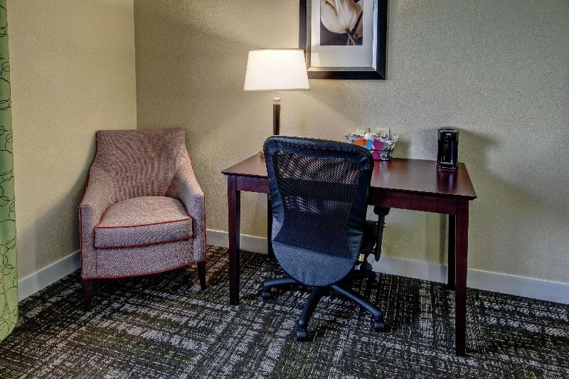 스탠다드 룸 킹사이즈 침대, Hampton Inn Crossville