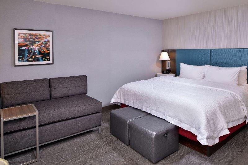 带大床的标准工作室, Hampton Inn & Suites Carson City