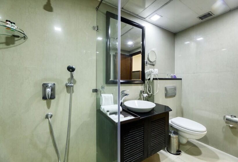 标准间, Taurus Sarovar Portico