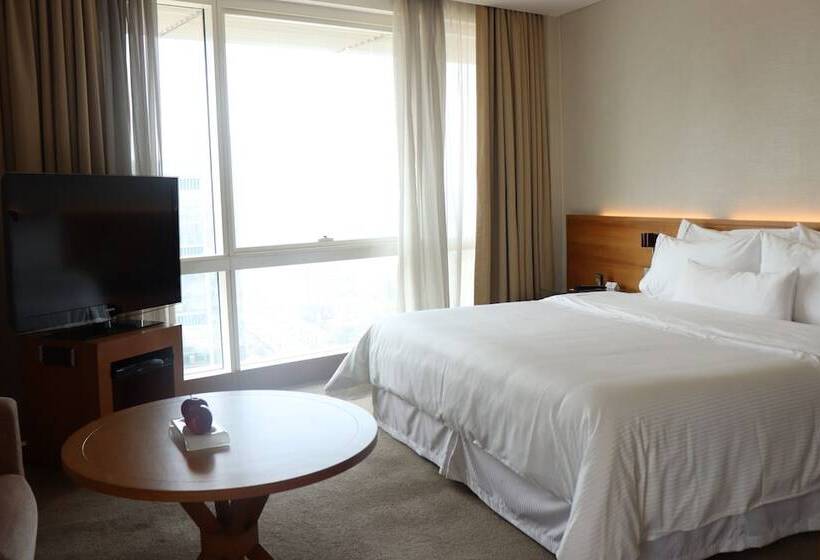 Номер Стандарт 2 Двуспальные Кровати, The Westin Mumbai Garden City