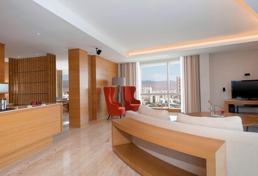 Люкс, The Westin Mumbai Garden City
