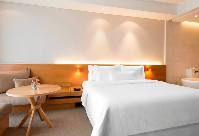 Номер Executive, The Westin Mumbai Garden City