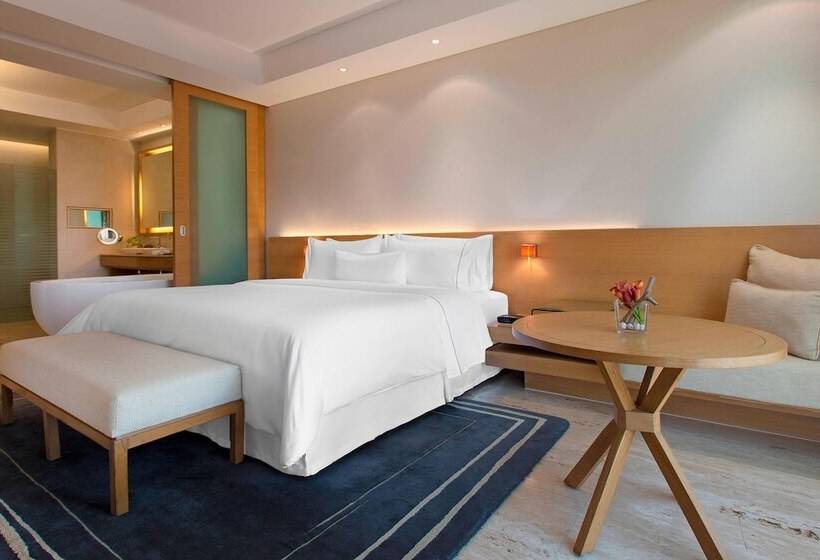 Люкс, The Westin Mumbai Garden City
