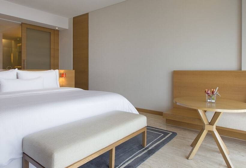 Люкс, The Westin Mumbai Garden City