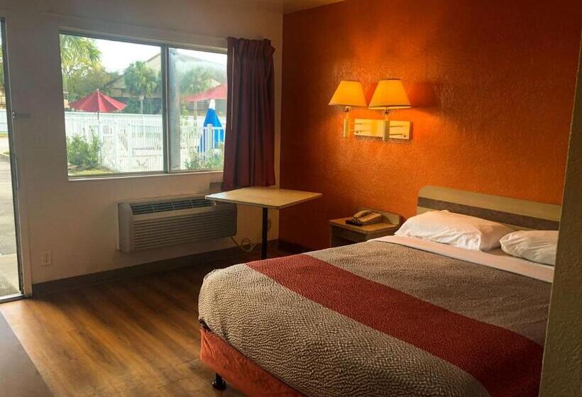 غرفة قياسية لذوى الاحتياجات الخاصة, Motel 6jacksonville, Fl  Orange Park