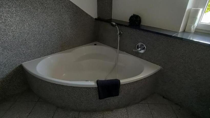 Люкс с Балконом, Geinberg Suites & Via Nova Lodges