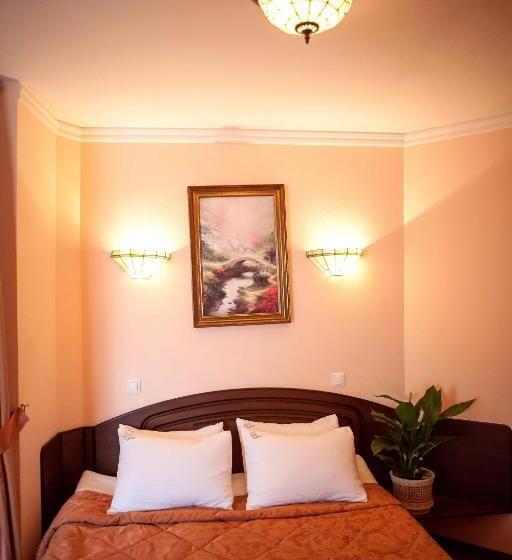 جناح جونيور, Edem Hotel Lviv