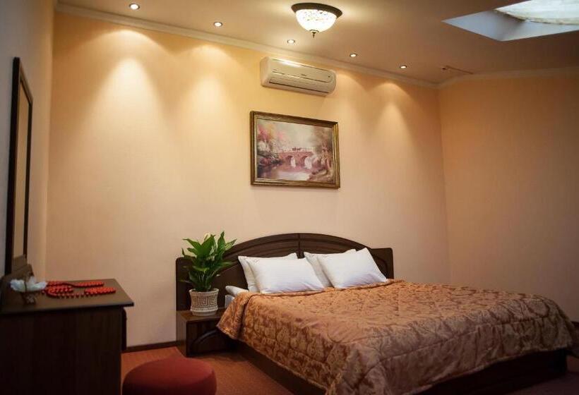 جناح, Edem Hotel Lviv