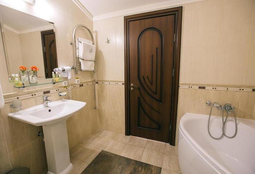 جناح, Edem Hotel Lviv