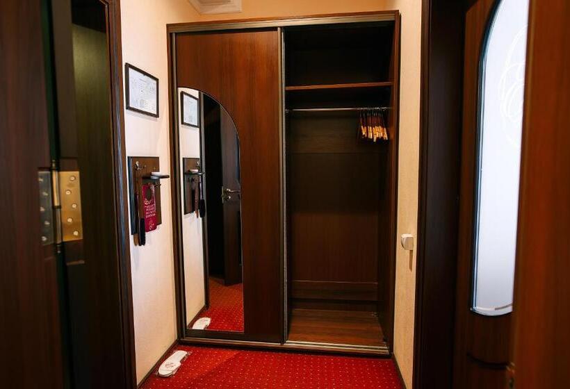 غرفة قياسية ثلاثية, Edem Hotel Lviv