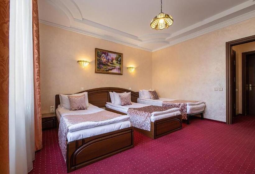 غرفة قياسية ثلاثية, Edem Hotel Lviv