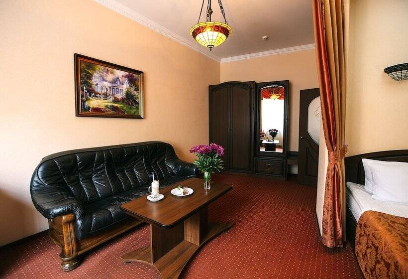 جناح جونيور, Edem Hotel Lviv