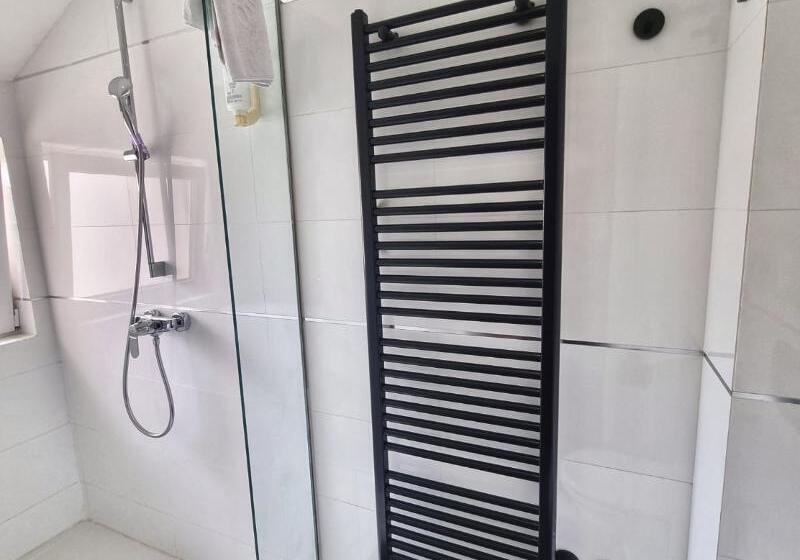 Pokój Klasyczny Czteroosobowy, Gala Split
