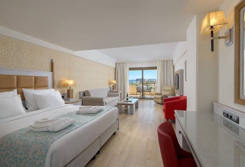 سوییت جونیور با چشم‌انداز دریا, La Marquise Luxury Resort Complex