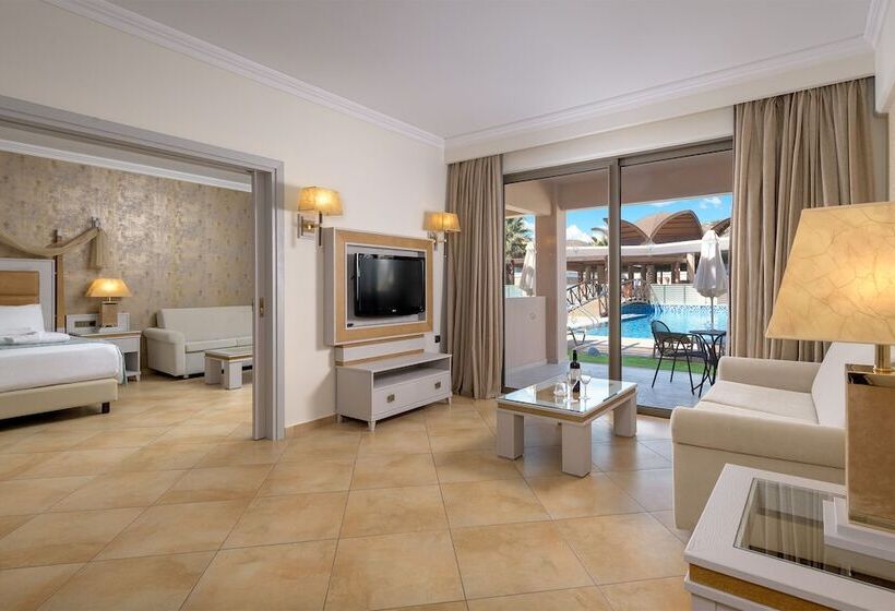 سوییت لوکس, La Marquise Luxury Resort Complex