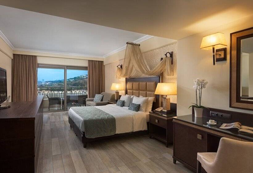 سوییت با چشم‌انداز دریا, La Marquise Luxury Resort Complex