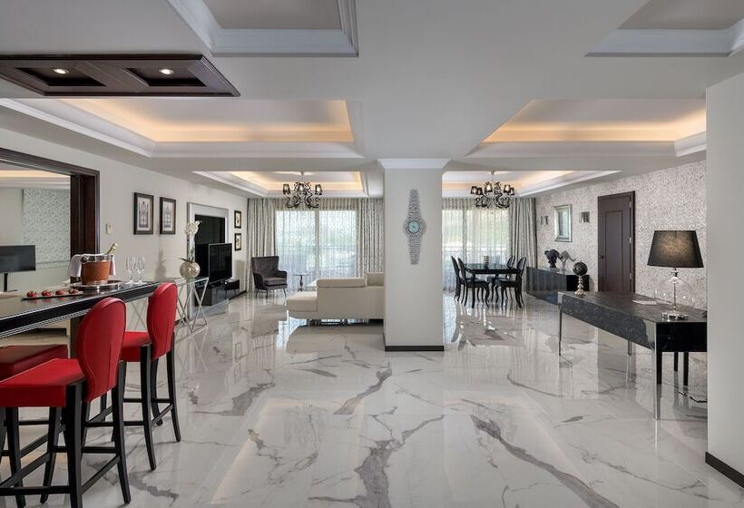 سوییت با چشم‌انداز دریا, La Marquise Luxury Resort Complex