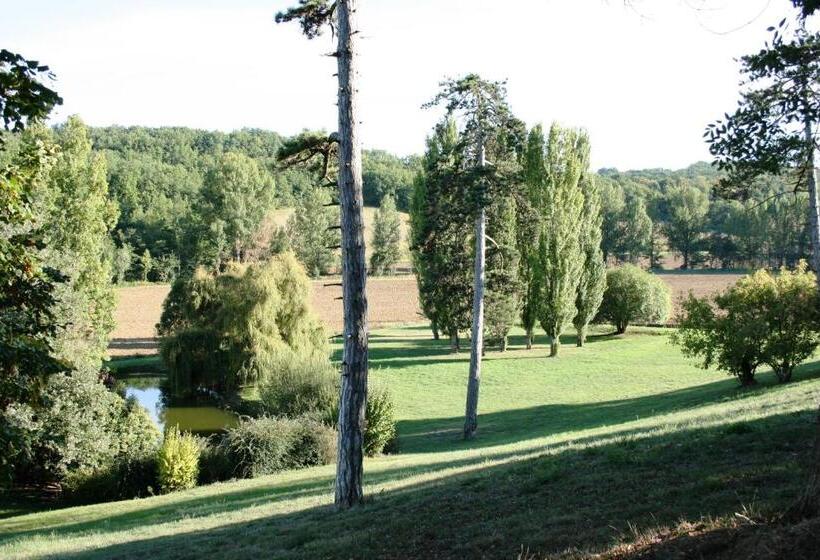Люкс Вид на Сад, Le Farat Bed & Breakfast