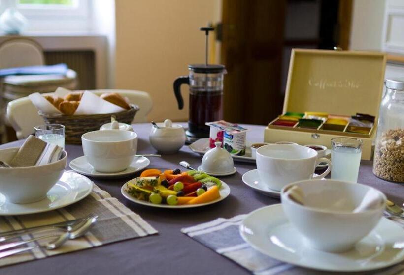 Люкс Вид на Сад, Le Farat Bed & Breakfast