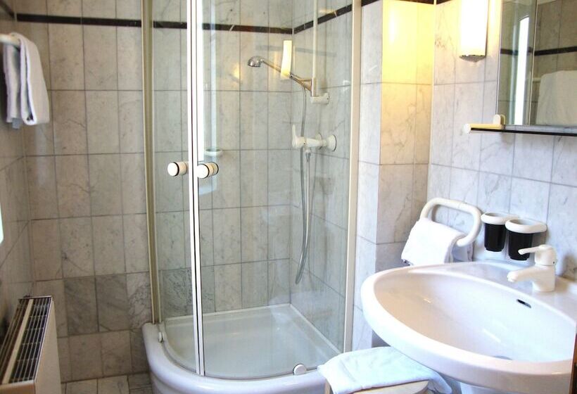 스탠다드 스튜디오, Mondial Appartement