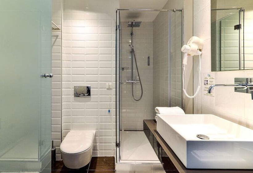 مجموعه ویستا شهر, Belgrade Art Hotel, A Member Of Radisson Individuals