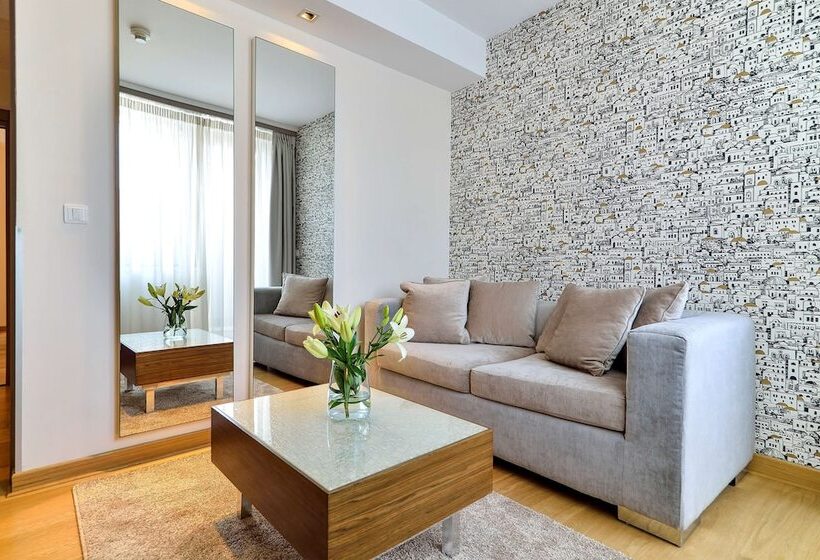 مجموعه ویستا شهر, Belgrade Art Hotel, A Member Of Radisson Individuals