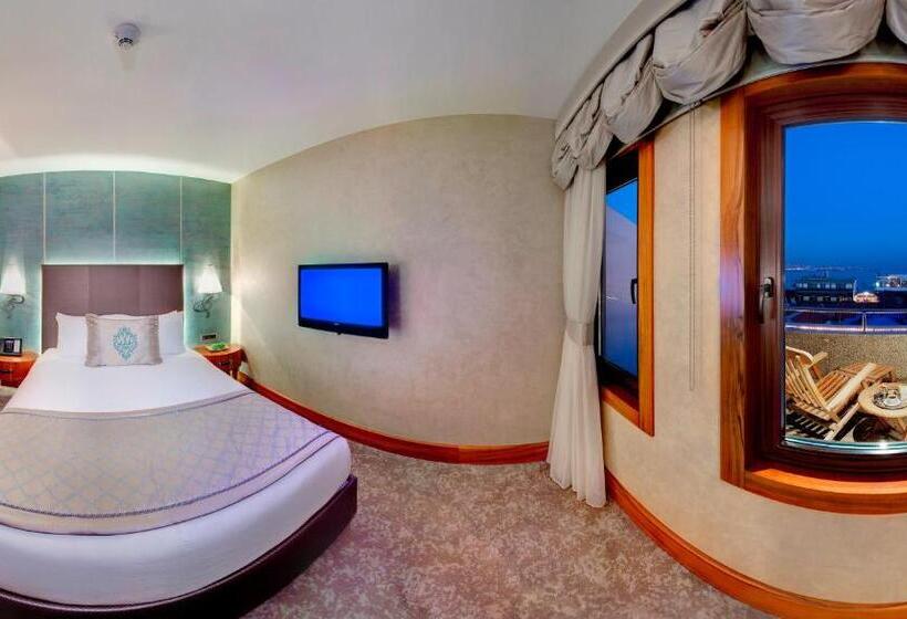 اتاق استاندارد با بالکن و چشم‌انداز دریا, Biz Cevahir Hotel Sultanahmet