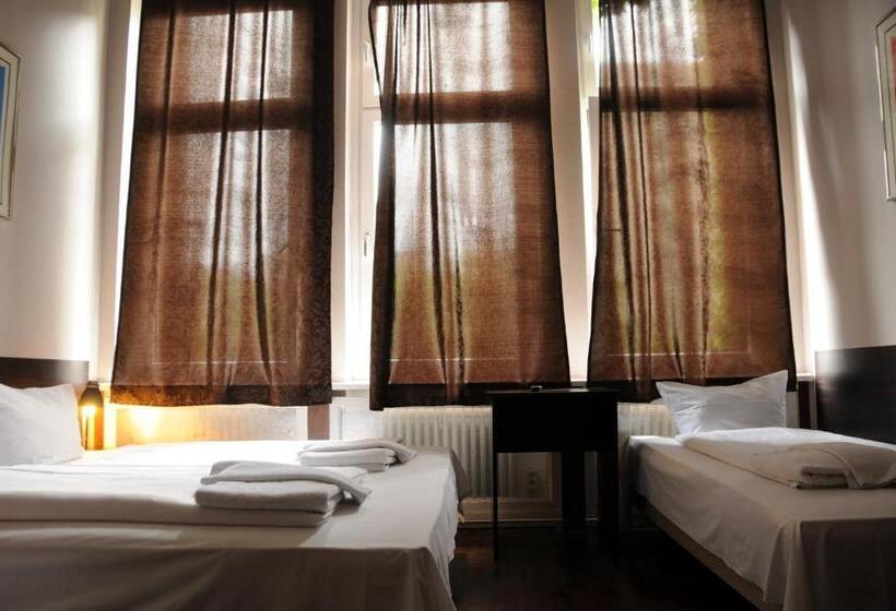 اتاق استاندارد سه نفره, Potsdamer Inn
