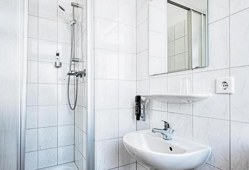 اتاق استاندارد چهار تخته, Potsdamer Inn