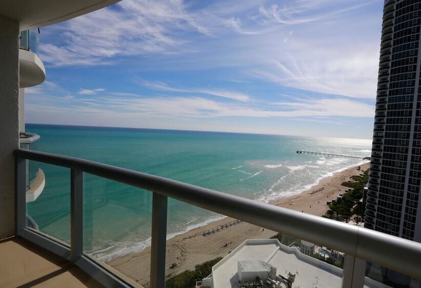 Люкс 2 Спальни, Sole Miami A Noble House Resort