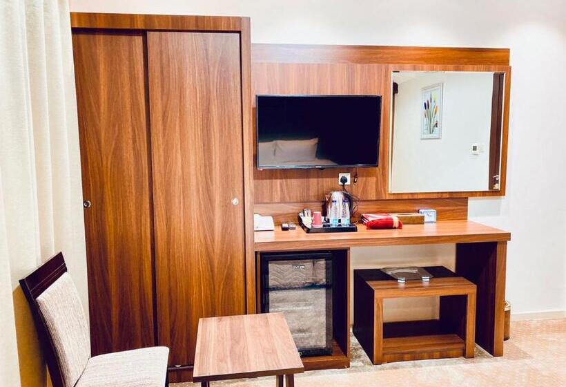 Quarto Triplo Clássico, Itlalat Uhud