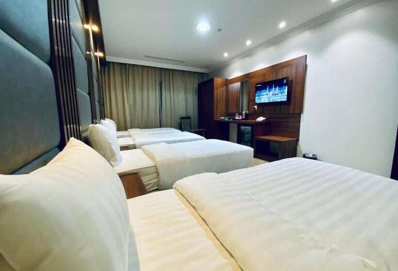 Quarto Quádruplo Deluxe, Itlalat Uhud