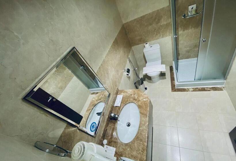 Quarto Quádruplo Deluxe, Itlalat Uhud