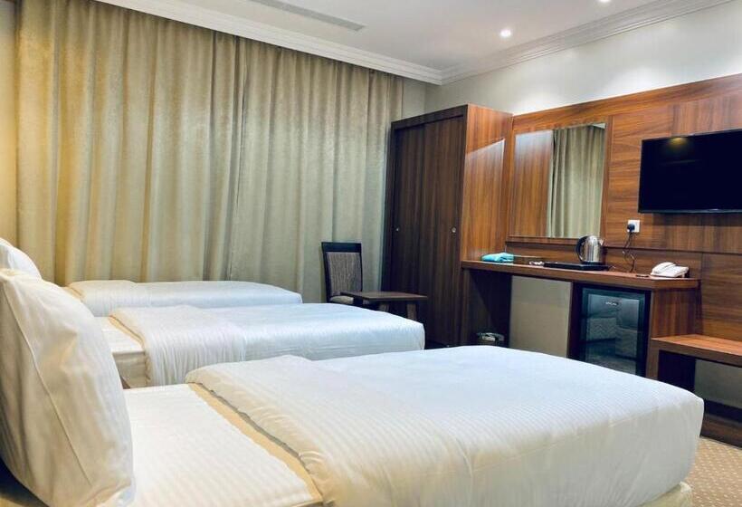 Четырехместный Номер Deluxe, Itlalat Uhud