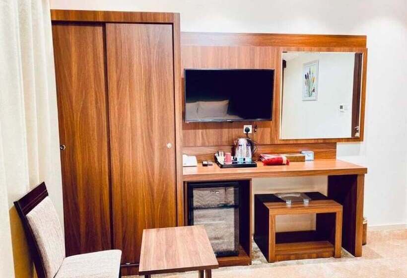 Quarto Quádruplo Deluxe, Itlalat Uhud
