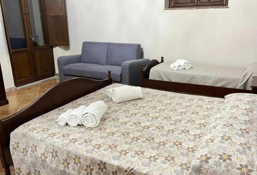 Четырехместный номер эконом класса с общей ванной комнатой, Casa Vacanze Nicola E Lina