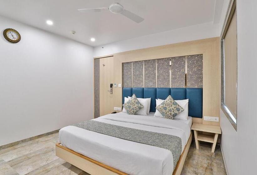 سوییت خانوادگی, 7 Orbit Hotel, Surat