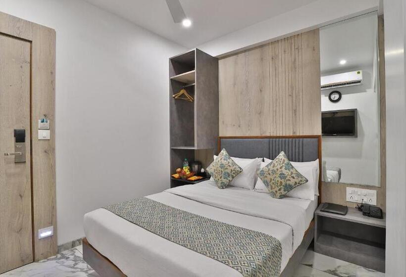 اتاق لوکس, 7 Orbit Hotel, Surat