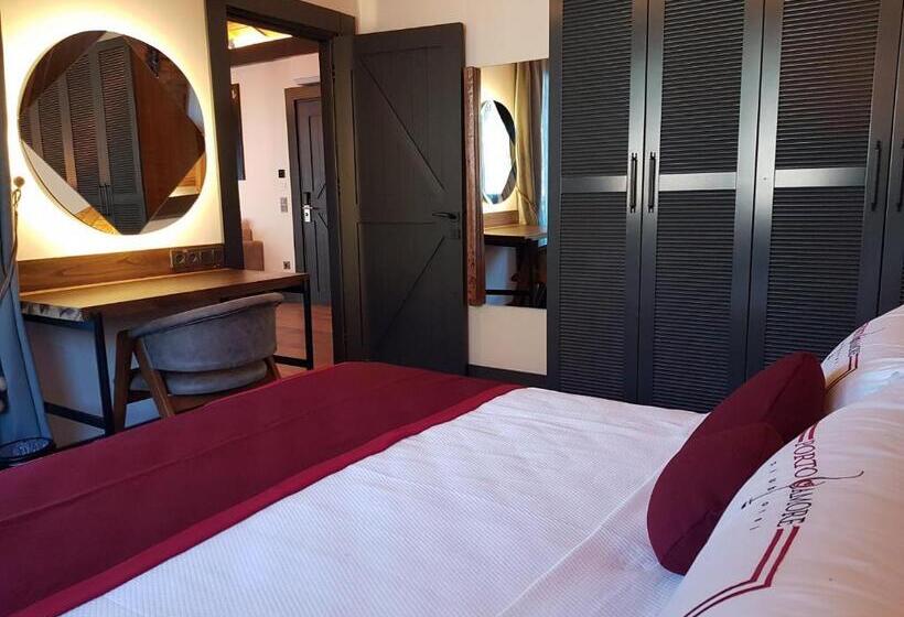 سوئیت با تخت بزرگ, Porto Amore Club