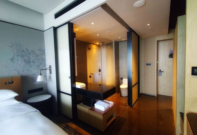 Номер Deluxe, Courtyard By Marriott Luoyang