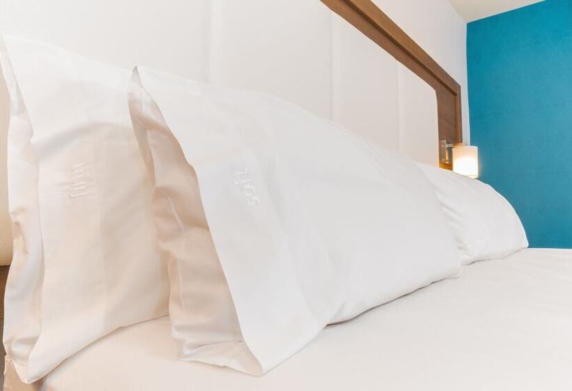 스탠다드 룸 더블 침대 2개, Holiday Inn Express Hollywood Walk Of Fame, An Ihg