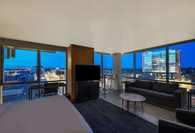 Studio Standard Lit King Size, Indigo Guadalajara Expo, An Ihg