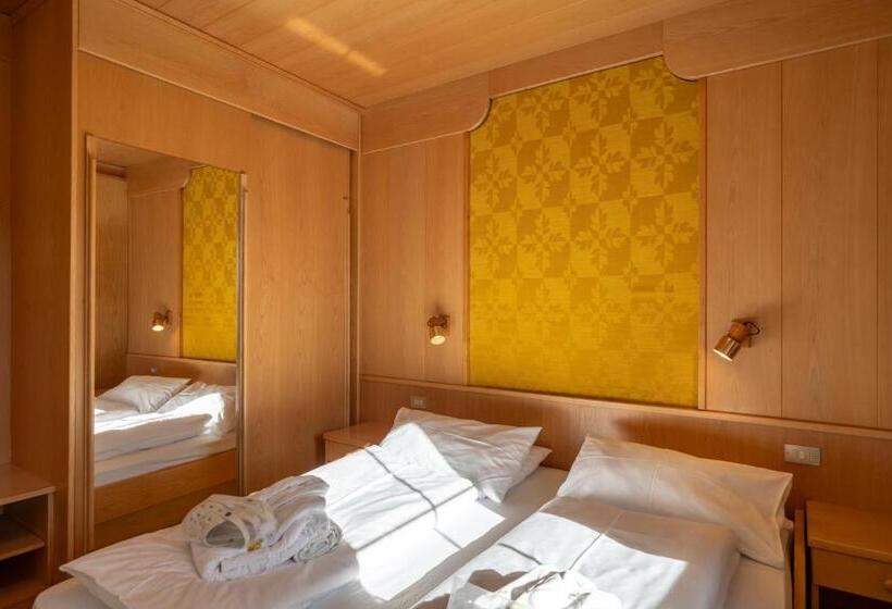 اتاق استاندارد سه نفره, Mytime Hotels Savoy