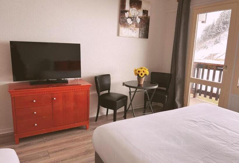 Номер Стандарт Трехместный, Hôtel La Tarentaise
