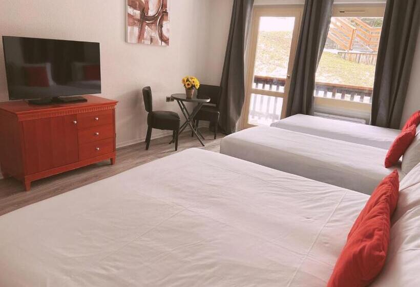 חדר משפחתי, Hôtel La Tarentaise