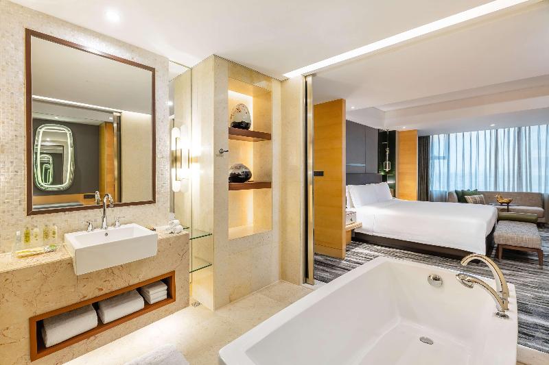 Люкс Повышенной Комфортности, Hilton Shanghai Hongqiao