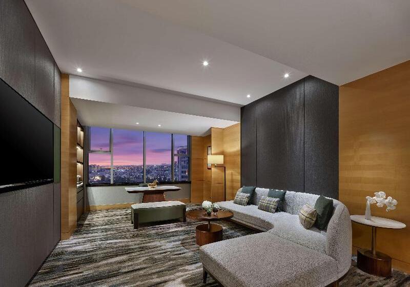 Люкс Повышенной Комфортности, Hilton Shanghai Hongqiao