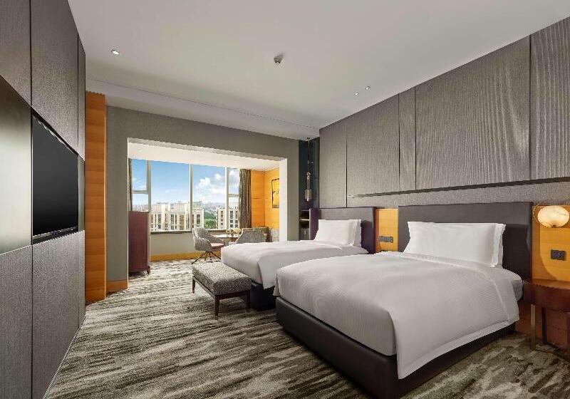 Номер Deluxe, Hilton Shanghai Hongqiao