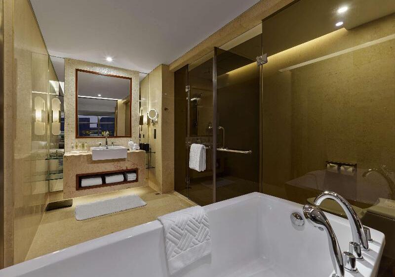 Полулюкс, Hilton Shanghai Hongqiao