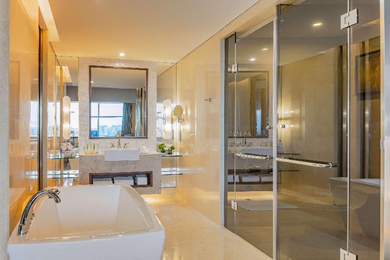 Номер Deluxe, Hilton Shanghai Hongqiao
